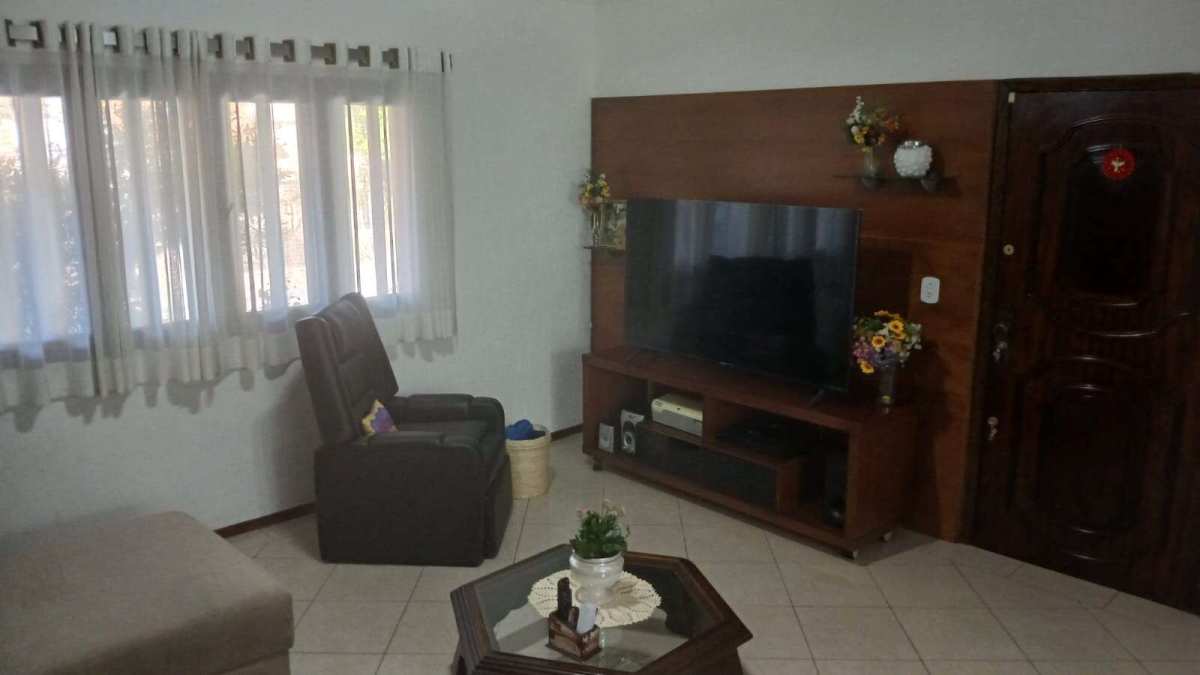  - Casa à venda Jardim Emília 230m² área construída, 3 quartos sendo 1 suíte, 4 vagas de garagem