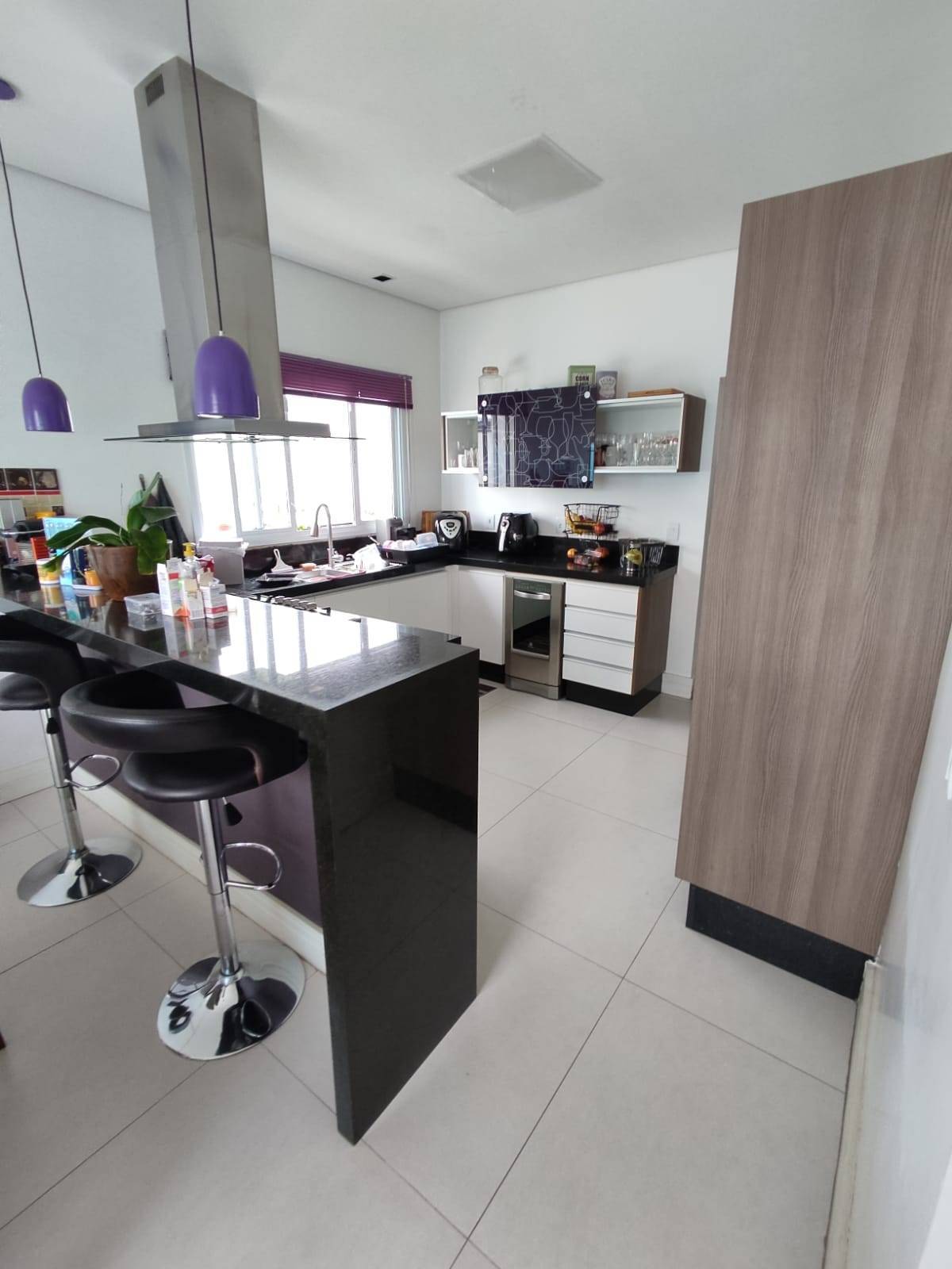  - Casa em condomínio com piscina, 3 suítes, 242,m² A/C no Jardim do Paço