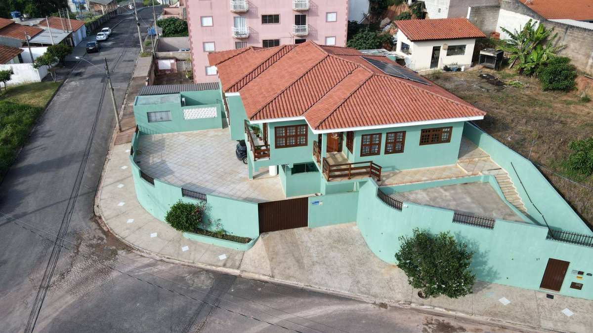  - Casa em Piedade com 292,60 m² a/c, 3 quartos, 1 suíte. residencial ou comercial