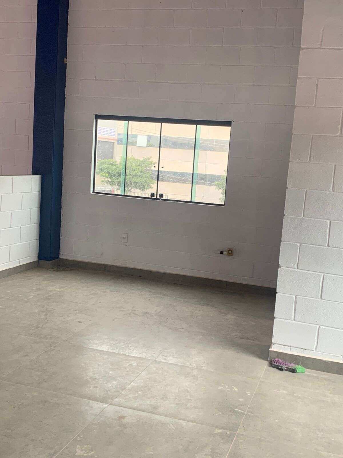  - Locação Galpão Zona Industrial 600 m² AC 3 banheiros